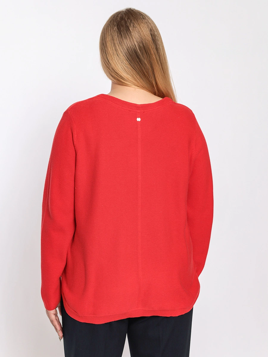 Красный пуловер